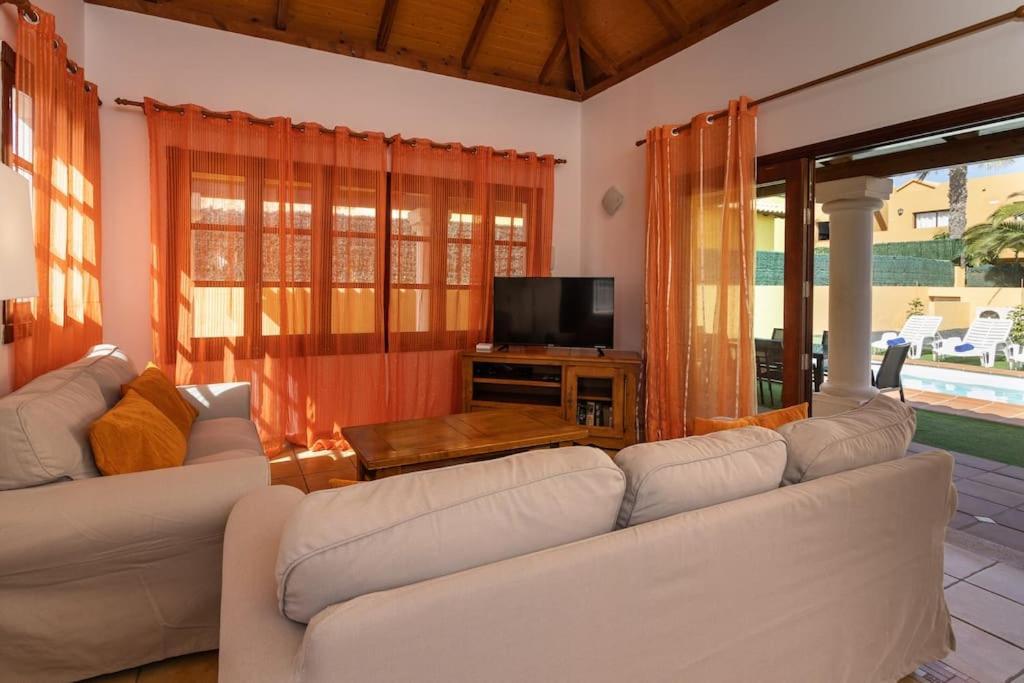Villa Helen - Heated Pool Wifi Smarttv Barbecue Corralejo Bagian luar foto