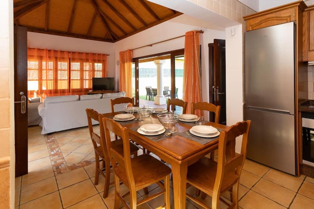 Villa Helen - Heated Pool Wifi Smarttv Barbecue Corralejo Bagian luar foto