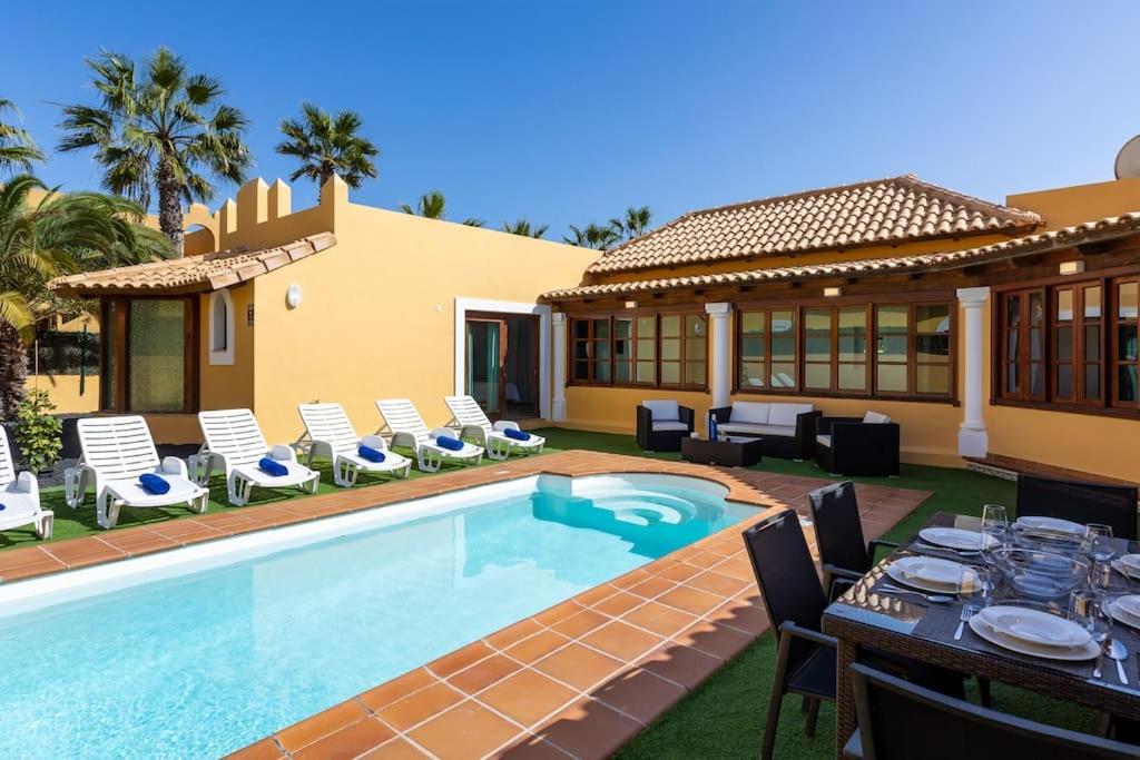 Villa Helen - Heated Pool Wifi Smarttv Barbecue Corralejo Bagian luar foto