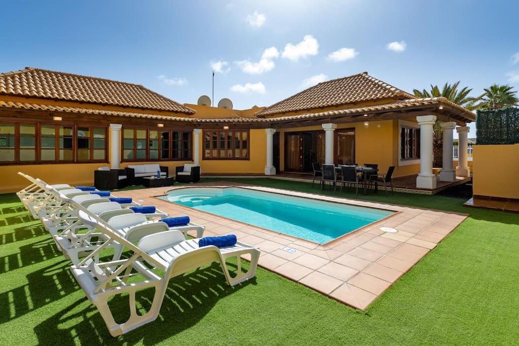 Villa Helen - Heated Pool Wifi Smarttv Barbecue Corralejo Bagian luar foto