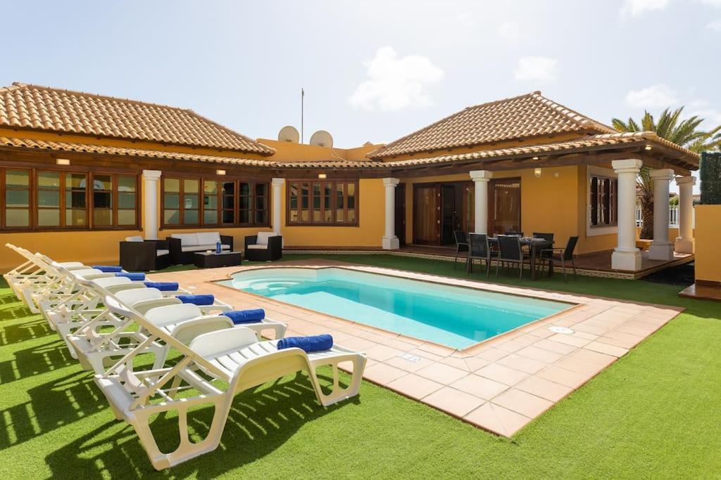 Villa Helen - Heated Pool Wifi Smarttv Barbecue Corralejo Bagian luar foto