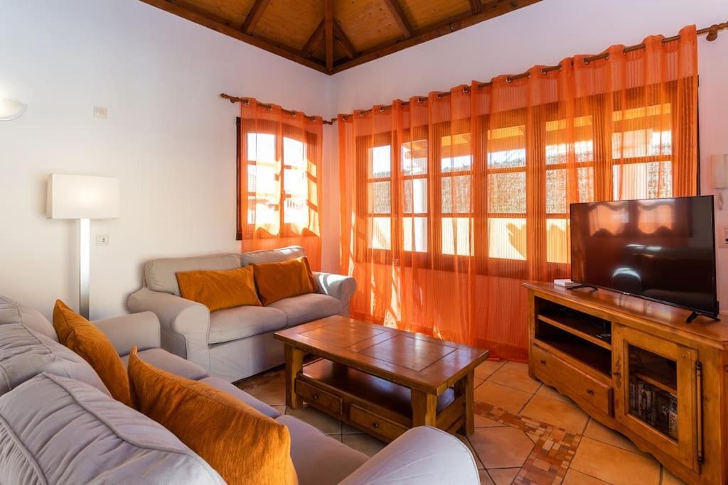 Villa Helen - Heated Pool Wifi Smarttv Barbecue Corralejo Bagian luar foto